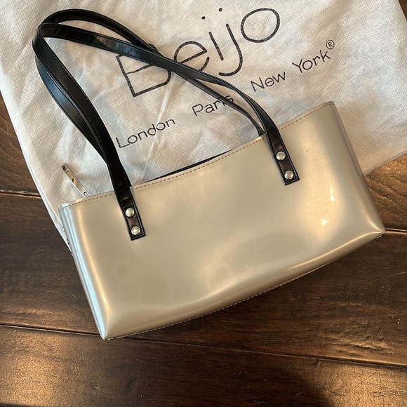 Beijo Silver Purse with Bag - Picture 2 of 11